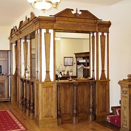 Hotel Castel Royal Mosnita Noua Экстерьер фото