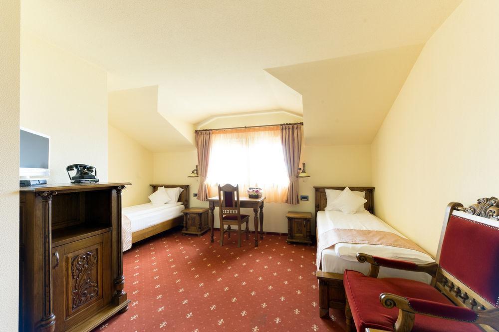 Hotel Castel Royal Mosnita Noua Экстерьер фото
