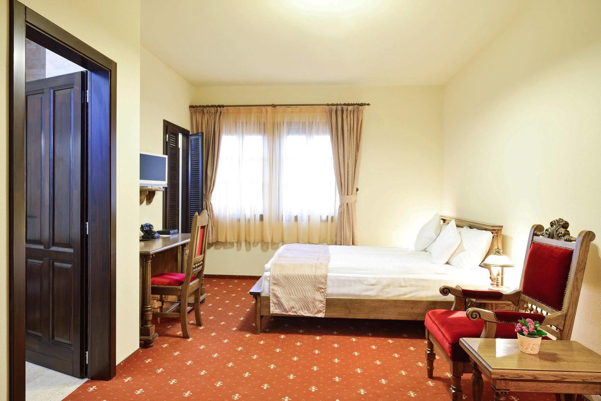 Hotel Castel Royal Mosnita Noua Экстерьер фото