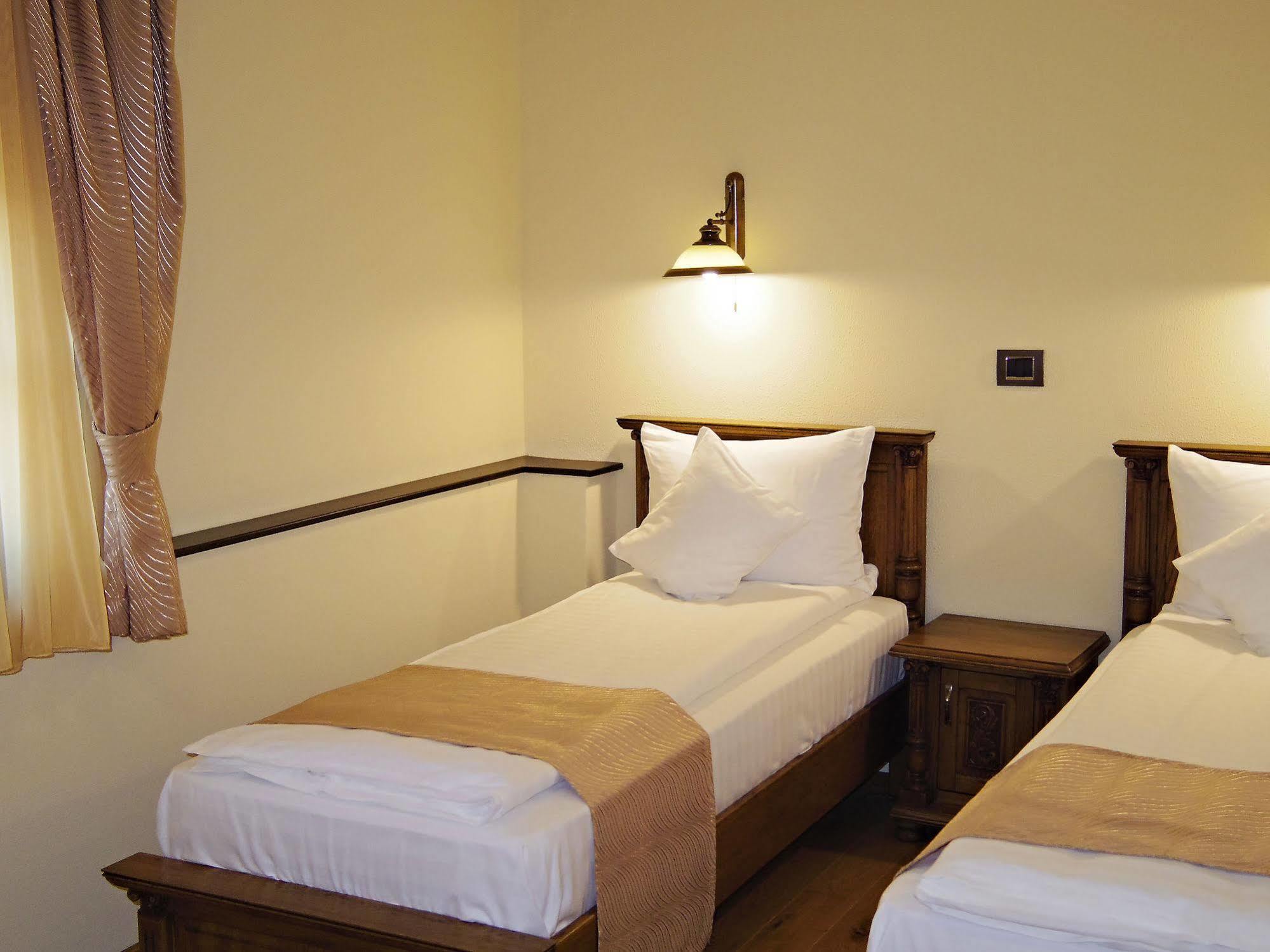 Hotel Castel Royal Mosnita Noua Экстерьер фото